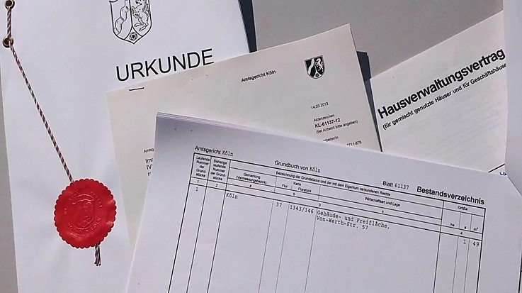 Foto Wer ein Auto besitzt, hat es einfach: Alle wichtigen Informationen �ber seinen Wagen erf�hrt der Besitzer aus dem Fahrzeugschein oder dem Kfz-Brief. Bei Immobilien ist dies leider etwas anders. <br>