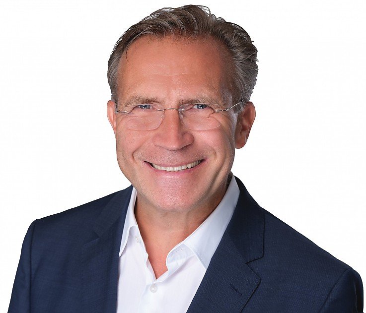 Foto Der deutsche Wohnungsmarkt zeigt Anzeichen einer Stabilisierung nach einer Periode von Preiskorrekturen, wie aus dem aktuellen Deutschland-Monitor der �Deutsche Bank Research� hervorgeht. Trotz einiger Indikatoren f�r weitere Preisr�ckg�nge gibt es positive Signale, die auf eine Wiederbelebung des Wohnungsmarktes hindeuten. 