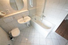 Badezimmer I. +++ VERKAUFT +++ DENK(mal) RARIT�T auf historischem Gutshof!