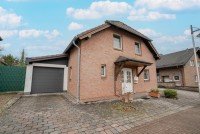 Bild (0837628215a97a162cb06801475cba1e): +++ VERKAUFT +++ Freistehendes Einfamilienhaus mit Garage, Carport & wundersch�nem Garten