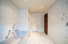 Badezimmer EG +++ VERKAUFT +++ Interessantes Haus mit Gestaltungsm�glichkeiten f�r die Familie - Energieeffizienzklasse C