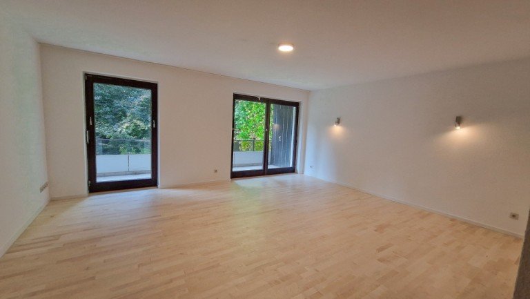 Wohnen D�sseldorf-Oberkassel Wohnung D-Oberkassel, Rheinallee Top 2-Zimmer-Wohnung mit Einbauk�che, Balkon mit Gr�nblick