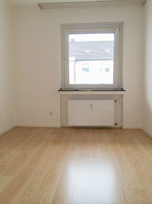 Kinderzimmer +++ VERKAUFT +++ D-Oberkassel / Sehr gut aufgeteilte 4- Zimmer-Eigentumswohnung in ruhiger Lage!