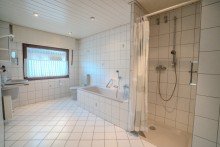 Badezimmer EG +++ VERKAUFT +++ Interessantes Haus mit Gestaltungsm�glichkeiten f�r die Familie - Energieeffizienzklasse C