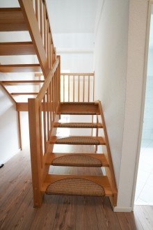 Treppe zu Ebene II. +++ VERKAUFT +++ DENK(mal) RARIT�T auf historischem Gutshof!