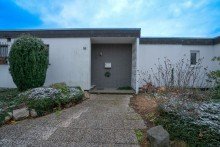 Eingang +++ VERKAUFT +++ Wundersch�ner wei�er Winkelbungalow, das ideale Zuhause f�r eine junge Familie!