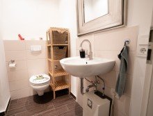 Badezimmer +++ VERKAUFT +++ D-Friedrichstadt Grundsolides Mehrfamilienhaus