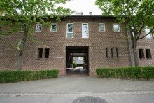 Zufahrt +++ VERKAUFT +++ DENK(mal) RARIT�T auf historischem Gutshof!