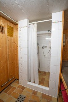 Dusche - Sauna +++ VERKAUFT +++ Wundersch�ner wei�er Winkelbungalow, das ideale Zuhause f�r eine junge Familie!