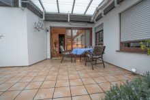 Terrasse +++ VERKAUFT +++ Wundersch�ner wei�er Winkelbungalow, das ideale Zuhause f�r eine junge Familie!