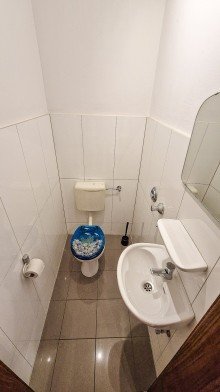G�ste-WC D-Oberkassel, Rheinallee Top 2-Zimmer-Wohnung mit Einbauk�che, Balkon mit Gr�nblick
