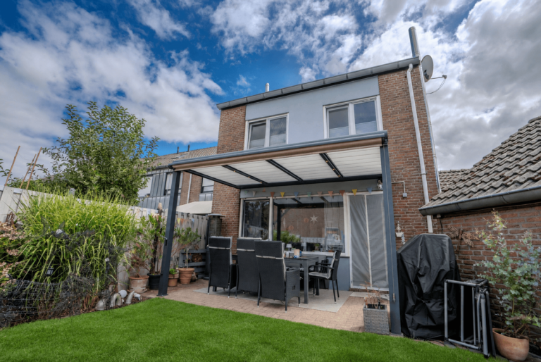 R�ckansicht Titz Reihenendhaus Gepflegtes Reihenendhaus mit Kamin, moderner Einbauk�che, Garage und Pool in Titz