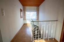 Treppenhaus OG +++ VERKAUFT +++ Interessantes Haus mit Gestaltungsm�glichkeiten f�r die Familie - Energieeffizienzklasse C