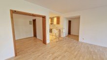 Wohnen D-Oberkassel, Rheinallee Top 2-Zimmer-Wohnung mit Einbauk�che, Balkon mit Gr�nblick