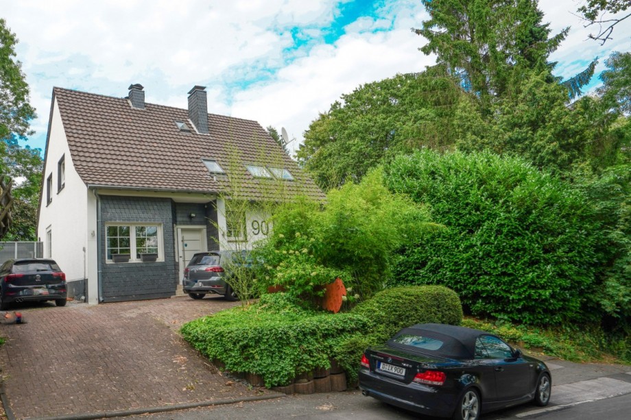 Vorderansicht Zweifamilienhaus Solingen
