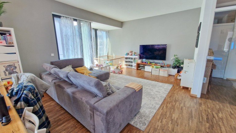 Wohnzimmer D�sseldorf-Oberkassel Etagenwohnung +++ VERMIETET +++ D�sseldorf-Oberkassel Arnulfstra�e Top 4-Zimmer-Wohnung mit Balkon & TG-Platz