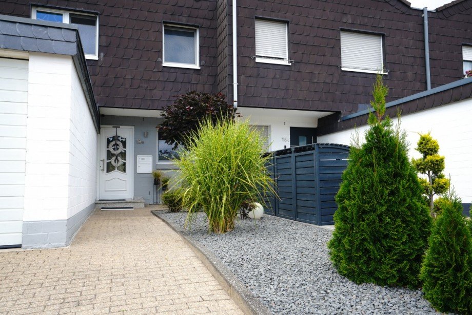 Vorderansicht Haus Titz