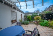 Terrasse +++ VERKAUFT +++ Wundersch�ner wei�er Winkelbungalow, das ideale Zuhause f�r eine junge Familie!