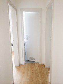 Flur +++ VERKAUFT +++ D-Oberkassel / Sehr gut aufgeteilte 4- Zimmer-Eigentumswohnung in ruhiger Lage!