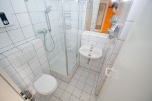 Beispiel Bad +++ VERKAUFT +++ Zwei top gepflegte Mehrfamilienh�user mit 12 Einheiten und Tiefgarage am Aaper Wald!