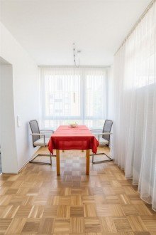 Essbereich Top 3-Zimmer-Eigentumswohnung mit S�dbalkon in Gr�nlage.