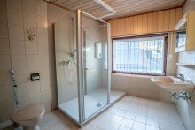 Badezimmer OG +++ VERKAUFT +++ Interessantes Haus mit Gestaltungsm�glichkeiten f�r die Familie - Energieeffizienzklasse C