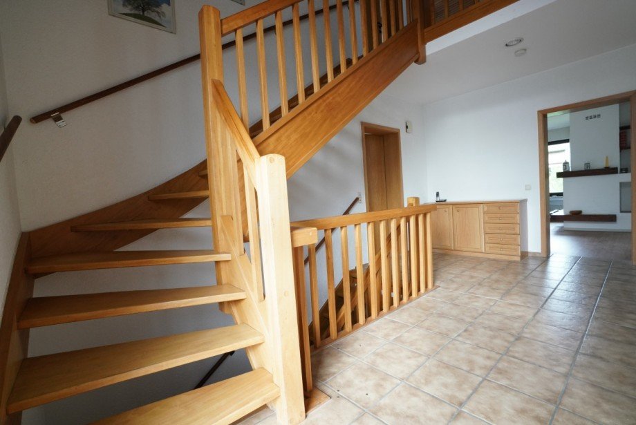 Treppe zum Obergeschoss Einfamilienhaus J�lich
