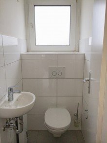 WC +++ VERKAUFT +++ D-Oberkassel / Sehr gut aufgeteilte 4- Zimmer-Eigentumswohnung in ruhiger Lage!