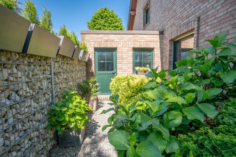 Zugang zur Garage Doppelhaush�lfte Titz-Opherten