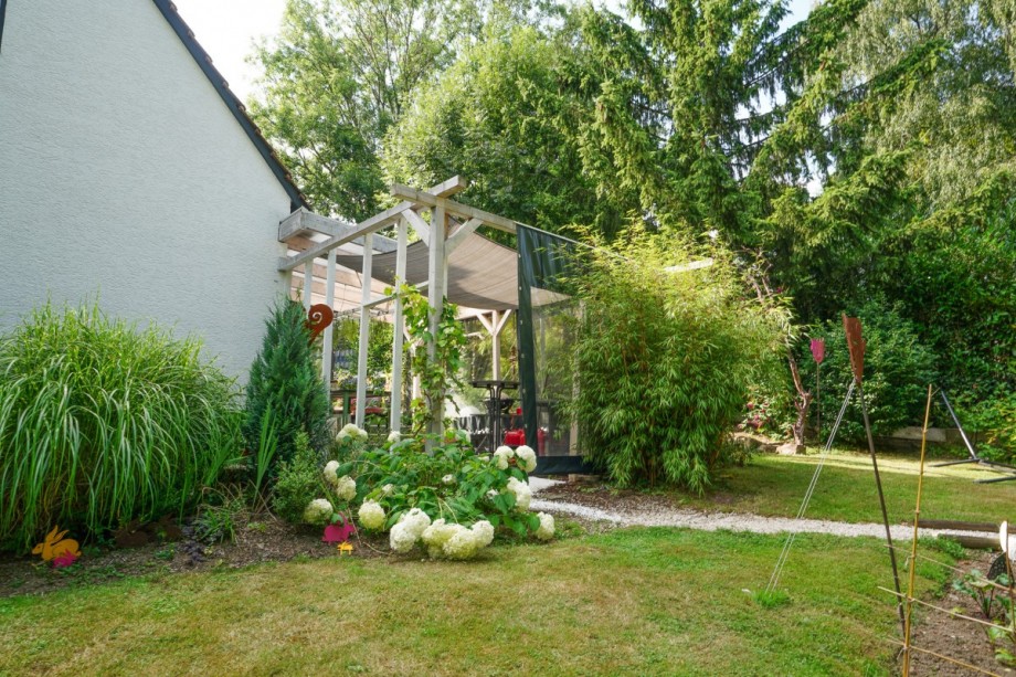 Gartenimpression Zweifamilienhaus Solingen