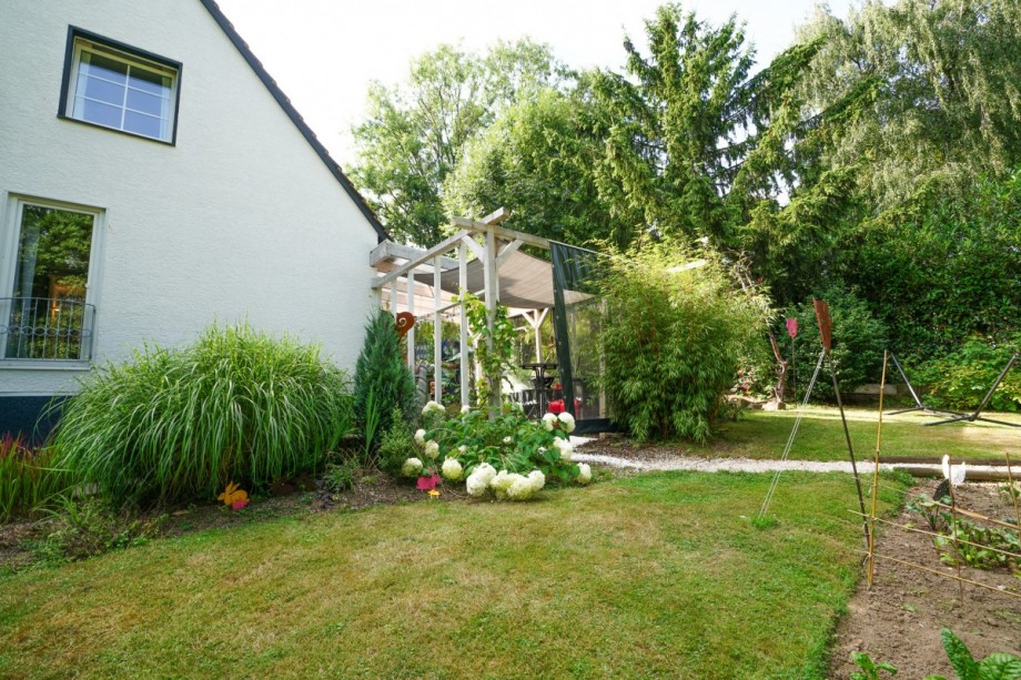 Gartenimpression Zweifamilienhaus Solingen