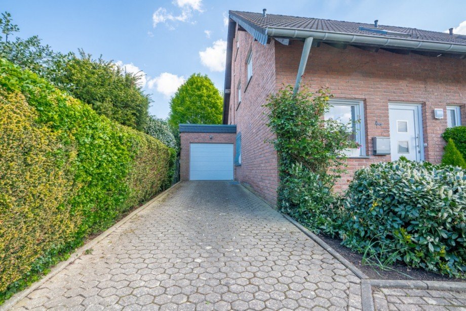 Zufahrt Garage Doppelhaush�lfte J�lich-Stetternich