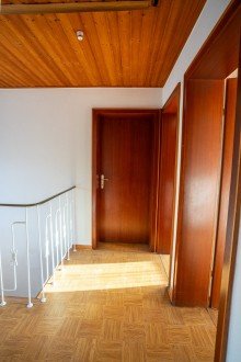 Treppenhaus OG +++ VERKAUFT +++ Interessantes Haus mit Gestaltungsm�glichkeiten f�r die Familie - Energieeffizienzklasse C