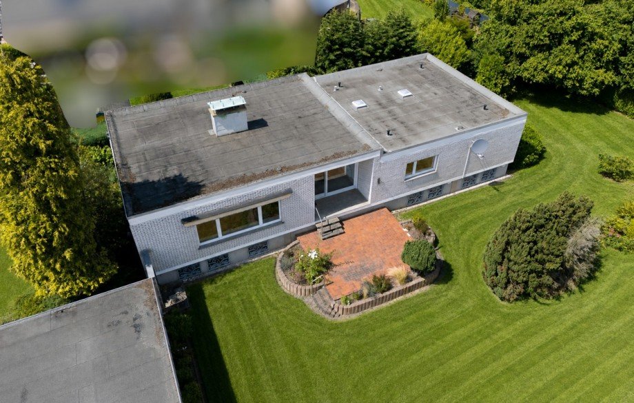 Vogelperspektive (KI) Einfamilienhaus J�lich