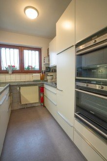 K�che +++ VERKAUFT +++ Wundersch�ner wei�er Winkelbungalow, das ideale Zuhause f�r eine junge Familie!