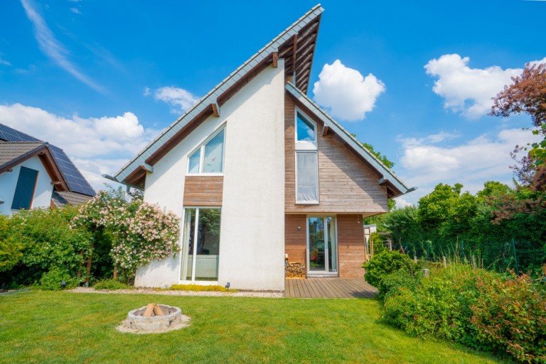 R�ckansicht J�lich-G�sten Einfamilienhaus +++ VERKAUFT +++ Lichtdurchflutetes, freistehendes Architektenhaus in ruhiger Lage - ideal f�r Familien!