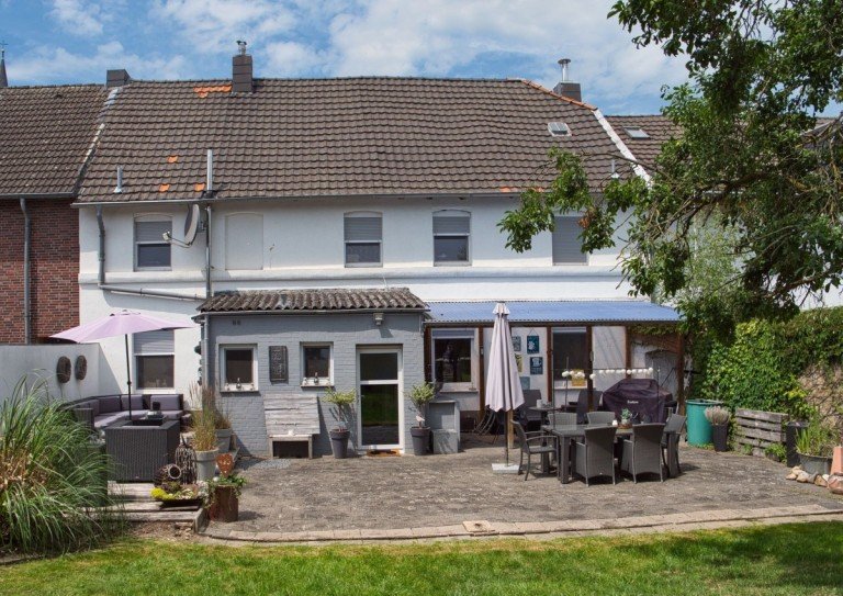 R�ckseite Titz-Hasselsweiler Reihenhaus +++ VERKAUFT +++ Titz-Hasselsweiler / Historisches Zu Hause mit Charme in idyllischer Lage!
