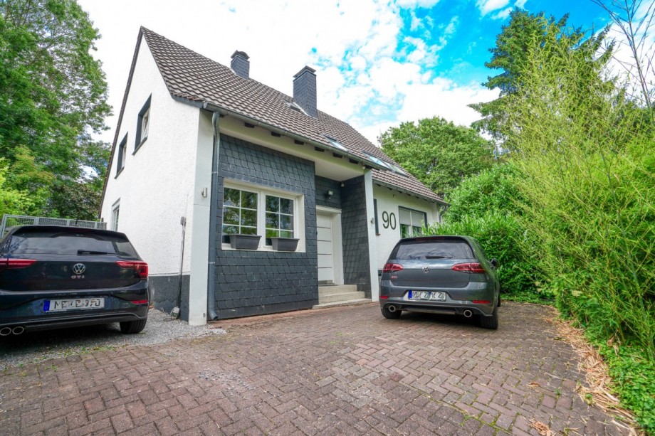 Vorderansicht Zweifamilienhaus Solingen