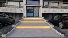 Au�enansicht D-Oberkassel, Rheinallee Top 2-Zimmer-Wohnung mit Einbauk�che, Balkon mit Gr�nblick