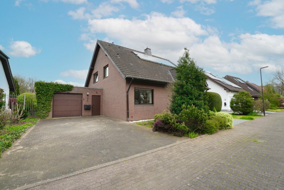Vorderansicht Einfamilienhaus J�lich