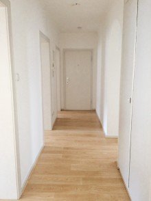 Flur +++ VERKAUFT +++ D-Oberkassel / Sehr gut aufgeteilte 4- Zimmer-Eigentumswohnung in ruhiger Lage!