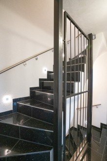 Treppenhaus +++ VERKAUFT +++ Viel Platz f�r die Familie mit Traumgrundst�ck!